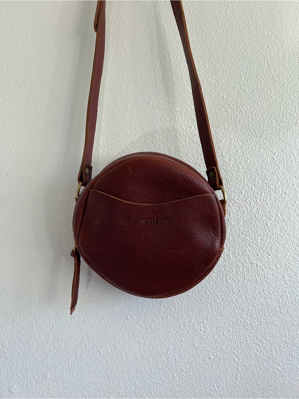 Portland Leather Small Round Crossbody Bag in Nutmeg